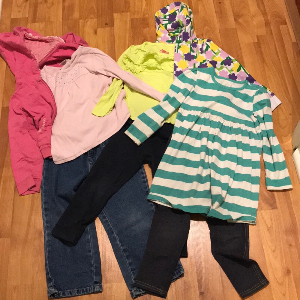 🌼4T LOT - 3 Outfits and 2 Jackets🌼